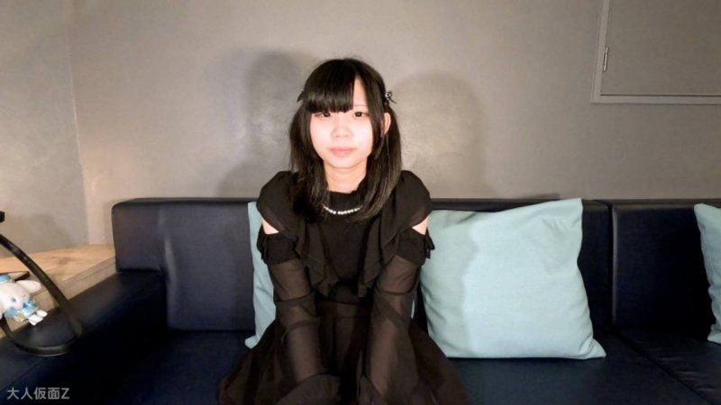 【素人初次拍攝】玲(18) 被舔到苦澀的肛門失去味道，在陰道被在陰道打開的狀態下拍攝，然後被中出