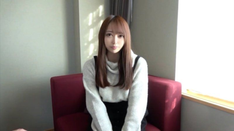 夢想成為偶像的18歲美女。從濃厚乳交開始懇求無套插入。猛烈地插入到無法勃起，痙攣高潮中出。