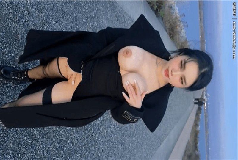 杏吧傳媒 公園大膽在陌生人面前露出口交海邊開炮-汐夢瑤