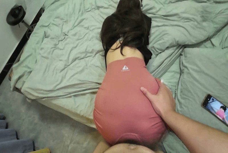 杏吧傳媒 性癮情侶紅黑雙高跟肉絲狠狠打樁