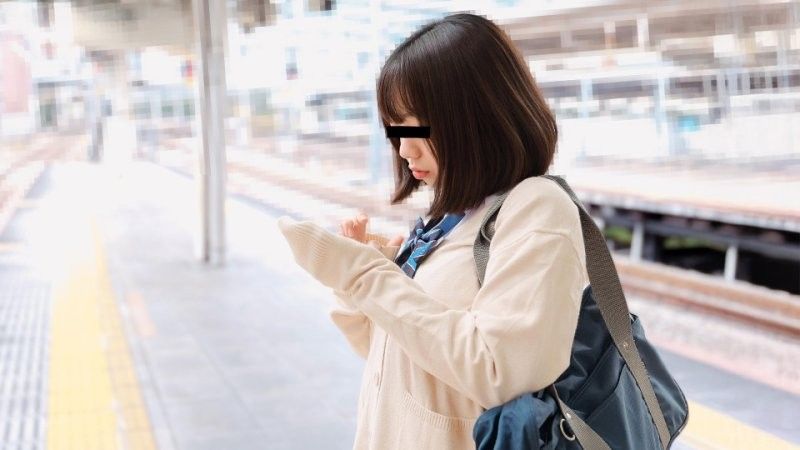 制服娘を電車でイタズラ 天野奈々